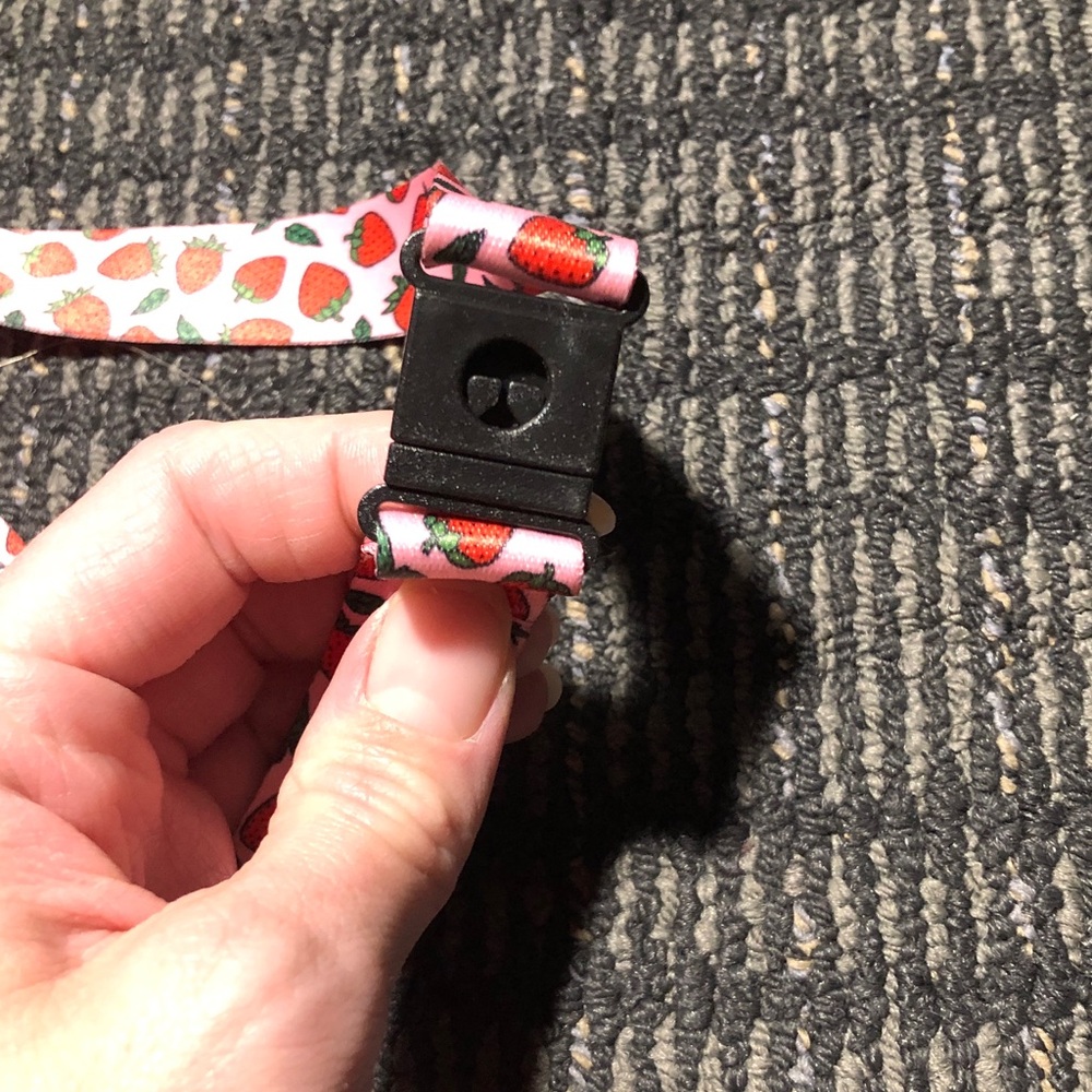 🛍️ Strawberry Pattern Key Holder - Picture 5 of 5